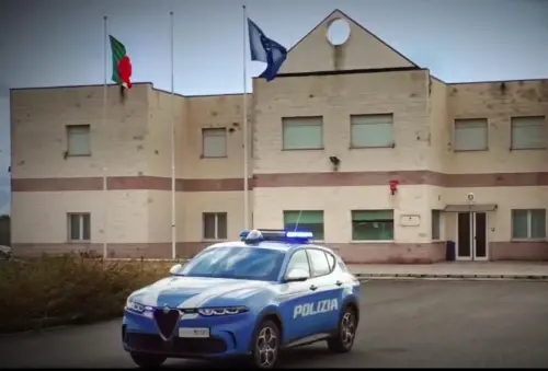 Controlli sulla S.S. 106 Jonica: fermato un veicolo con nove stranieri, conducente senza patente