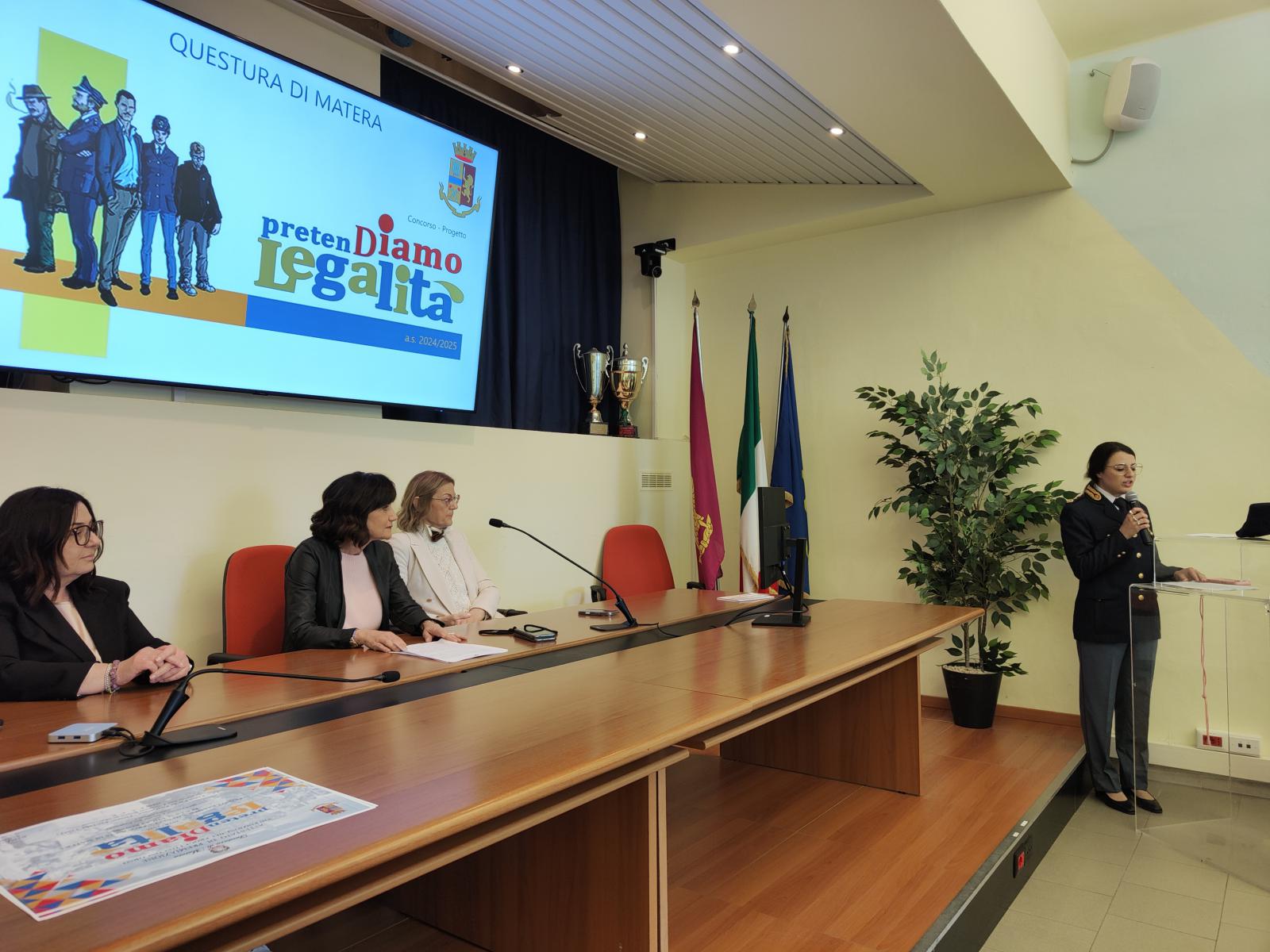 Matera, in Questura premiati gli studenti del progetto “PretenDiamo Legalità”