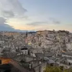 Matera, nei Sassi arriva la discoteca itinerante: tre giorni di musica e cultura alle Monacelle